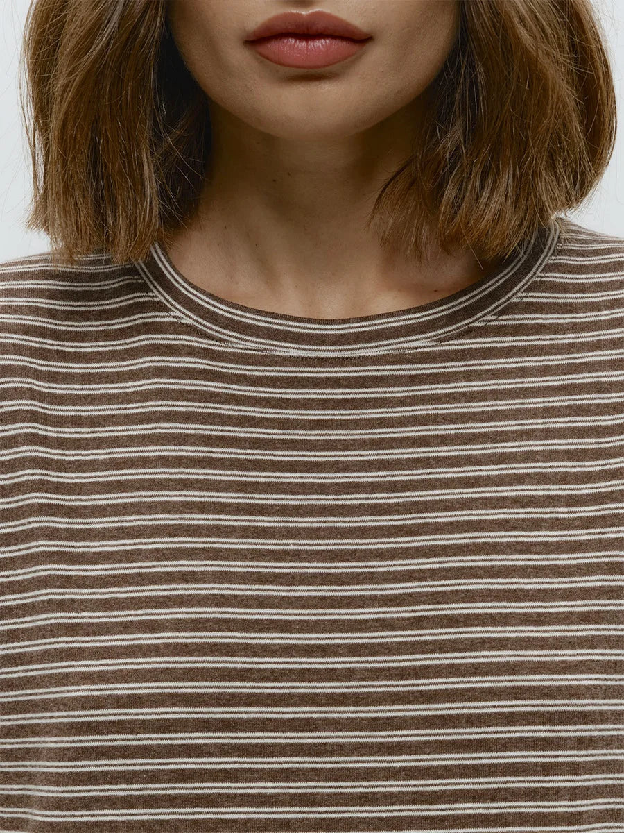 חולצת כותנה עם פסים וצווארון עגול